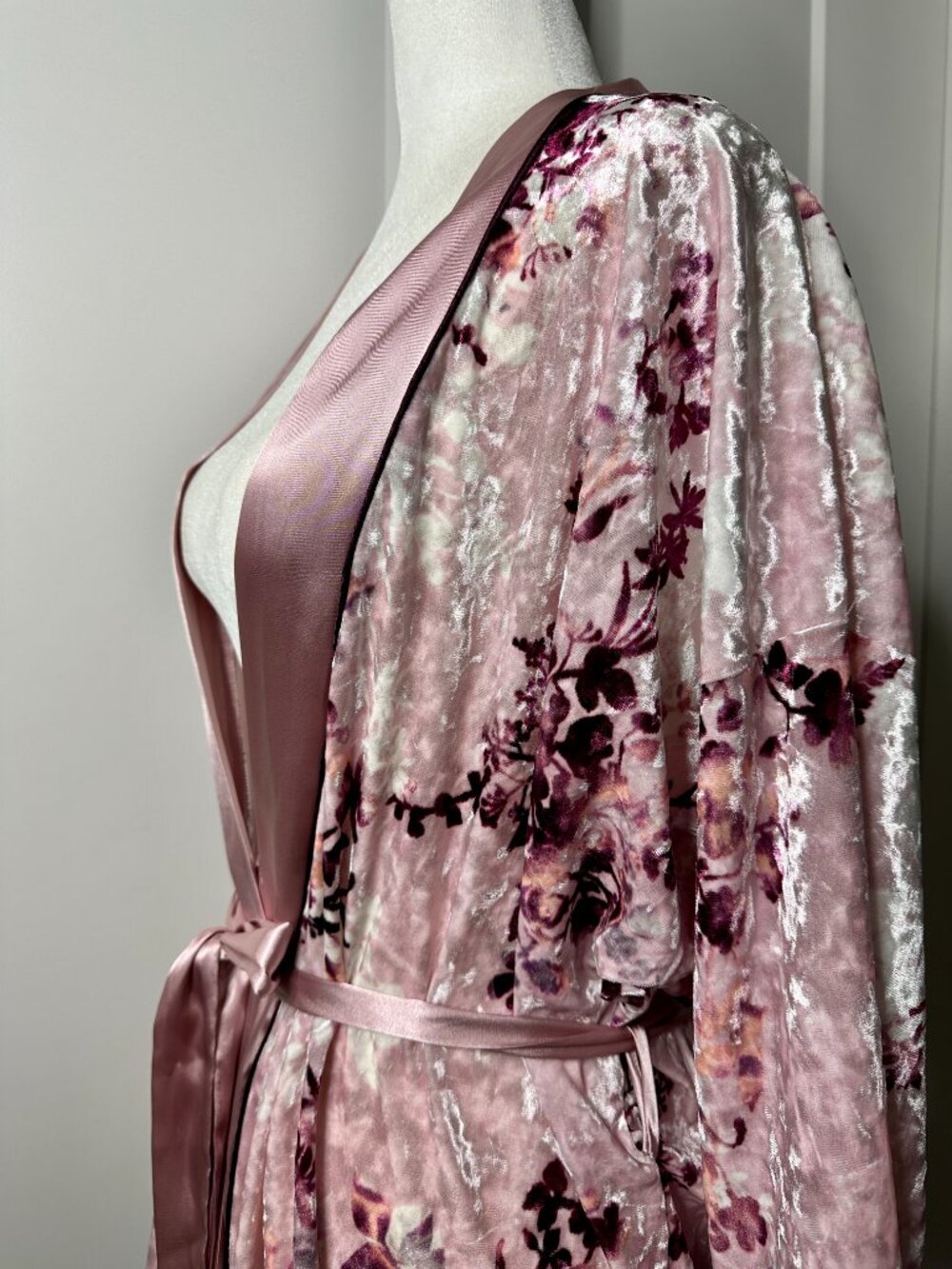 🌸 In Bloom by Jonquil Floral Crushed Velvet Kimono Robe M/L Pink Velvet Duster